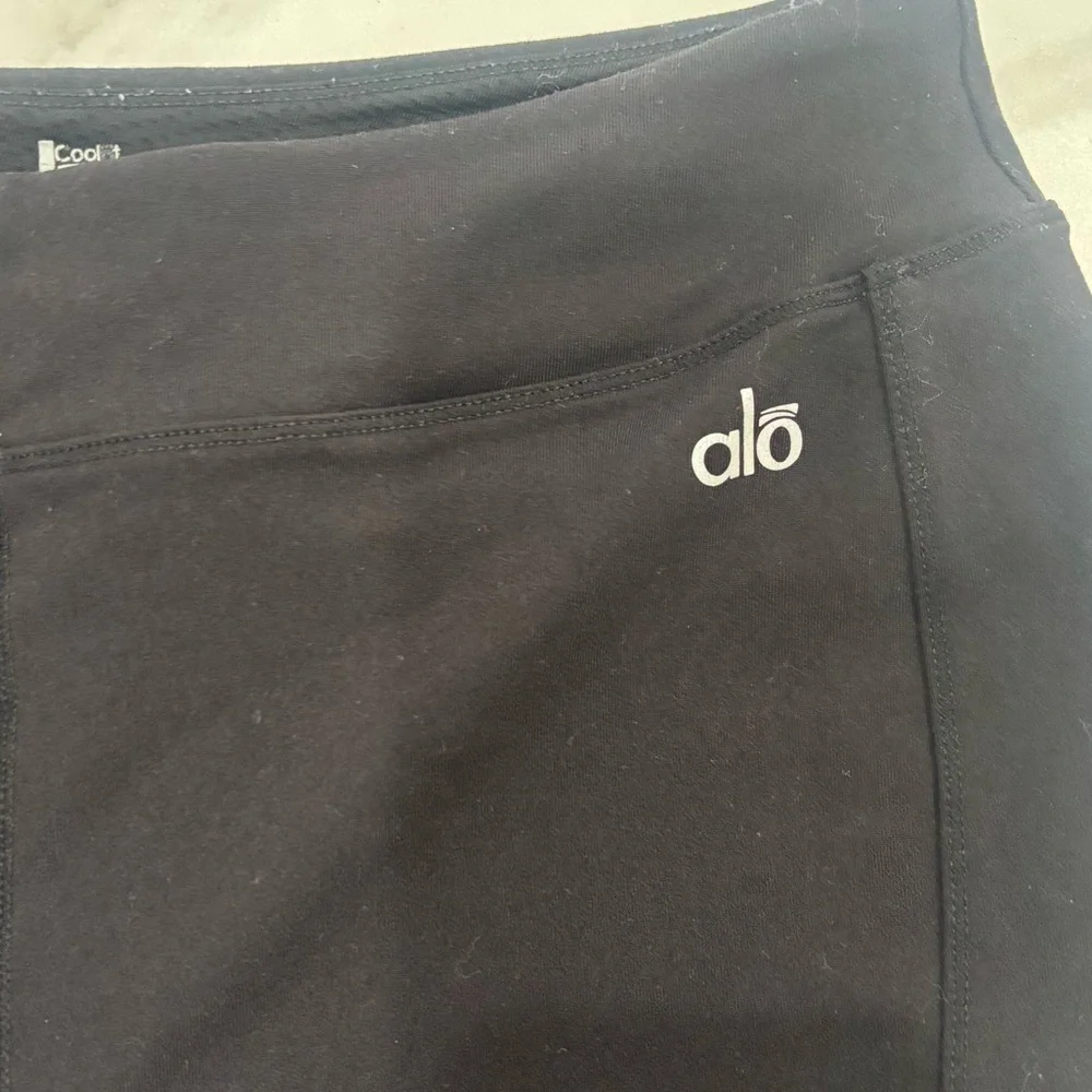 Alo Black Cropped Leggings Size: M
